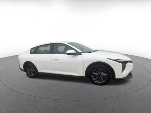 Used 2025 Kia K4 LXS image 2