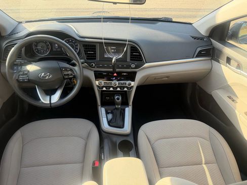 Used 2020 Hyundai Elantra SE image 15