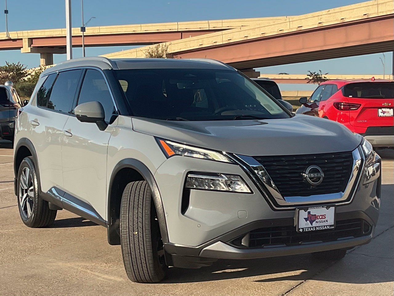 Used 2023 Nissan Rogue SL w/ SL Premium Package FWD image 3