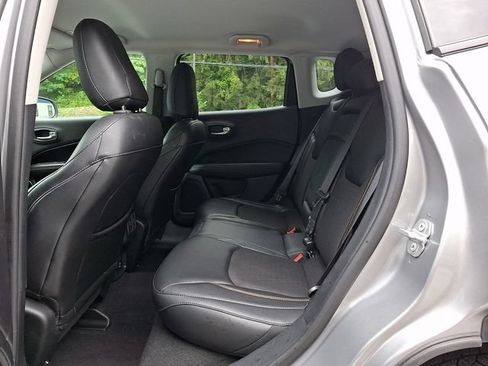 Used 2018 Jeep Compass Latitude w/ Safe & Security Group AWD/4WD image 11