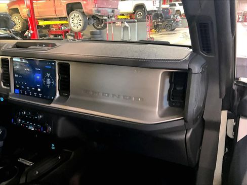 Used 2025 Ford Bronco Outer Banks image 13