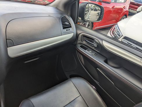 Used 2019 Dodge Grand Caravan GT image 14