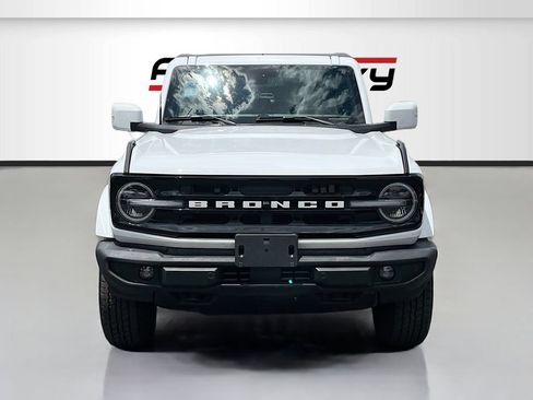 Used 2025 Ford Bronco Outer Banks AWD/4WD image 2