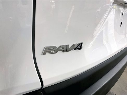 Used 2024 Toyota RAV4 XLE FWD image 27