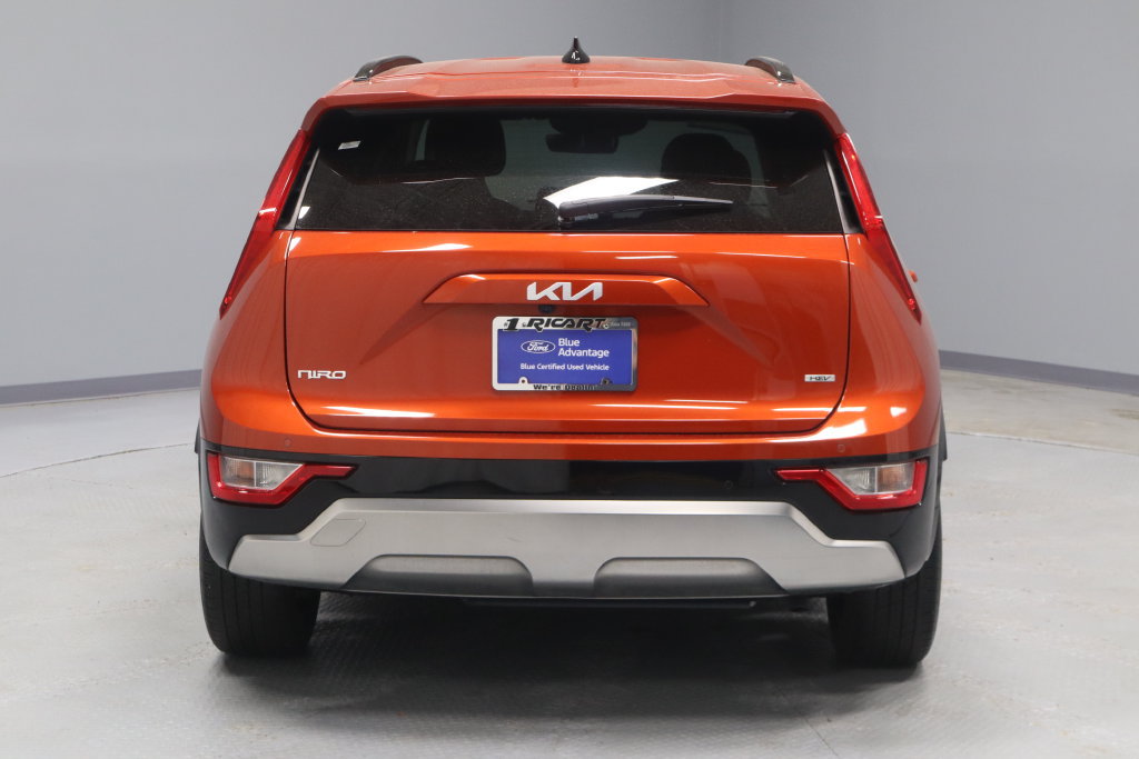 Used 2023 Kia Niro EX Touring FWD image 7