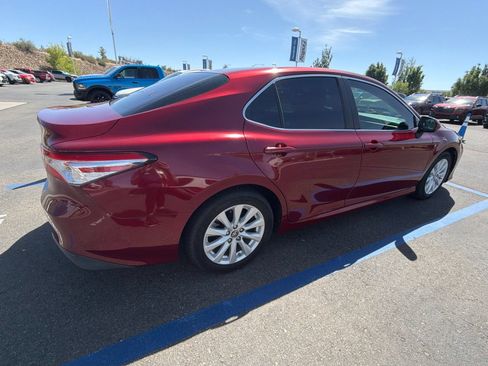 Used 2018 Toyota Camry LE FWD image 4