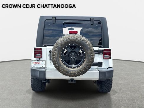 Used 2017 Jeep Wrangler Unlimited Sahara w/ Max Tow Package AWD/4WD image 5