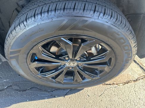 Used 2022 Toyota RAV4 SE image 12