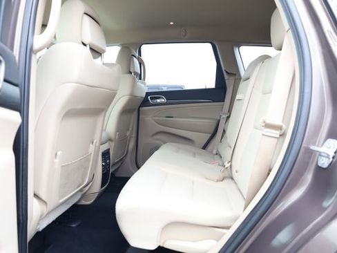 Used 2019 Jeep Grand Cherokee Laredo image 27