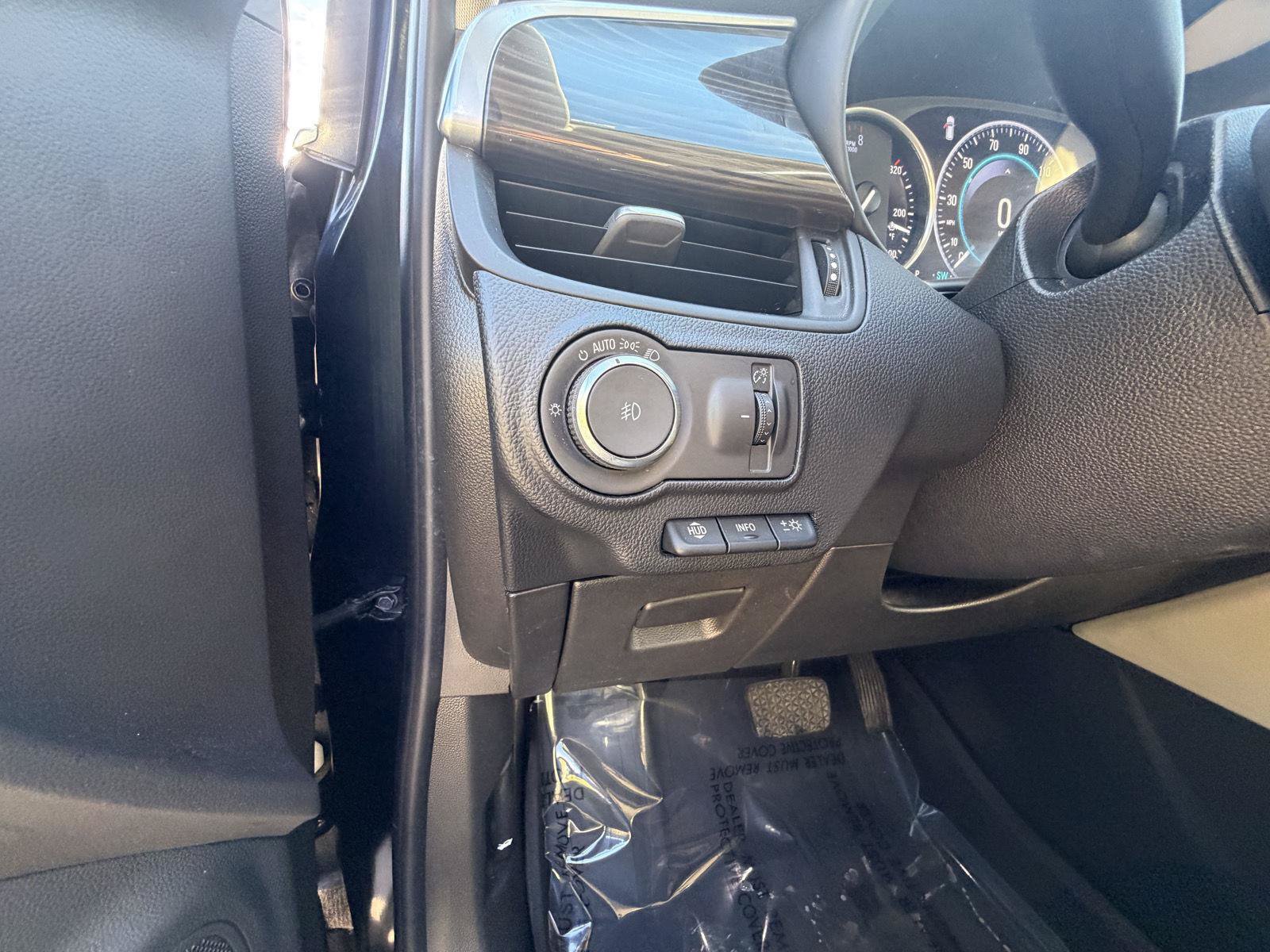 Used 2020 Buick Envision Premium w/ Driver Confidence Package AWD/4WD image 16