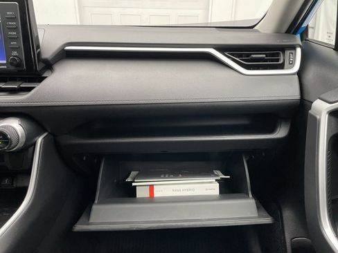 Used 2020 Toyota RAV4 LE image 37