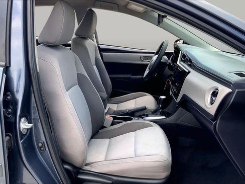 Used 2018 Toyota Corolla LE FWD image 9