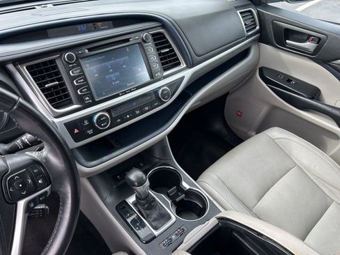 Used 2018 Toyota Highlander Limited image 28