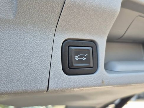 Used 2022 GMC Acadia SLE w/ Driver Convenience Package image 5