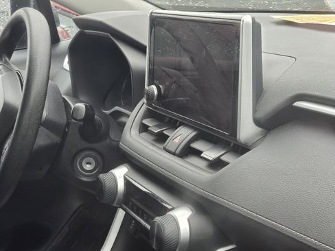 Used 2024 Toyota RAV4 LE AWD/4WD image 16