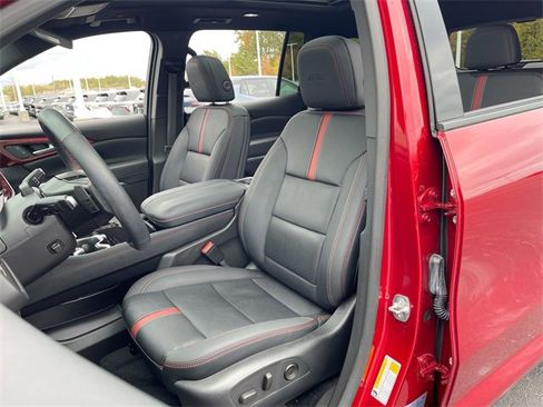 Certified 2025 Chevrolet Traverse RS w/ LPO, Floor Liner Package image 19