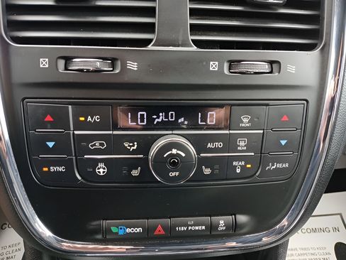 Used 2019 Dodge Grand Caravan GT FWD image 18