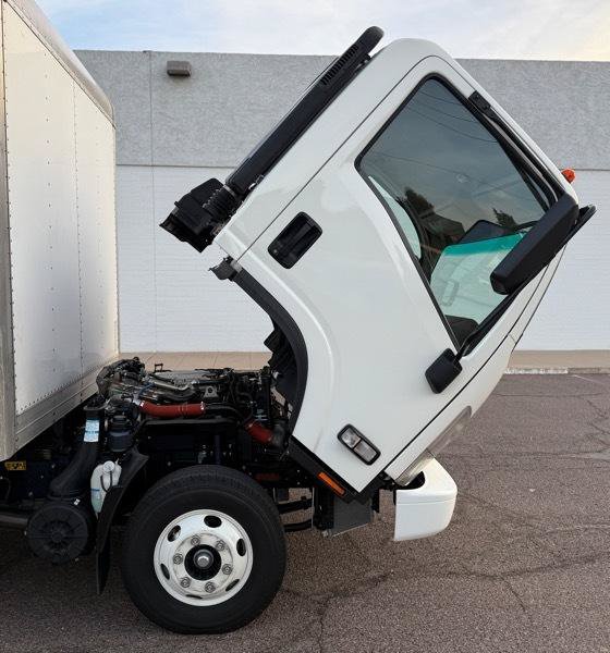 Used 2023 Isuzu NPR RWD image 11