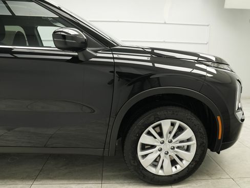 Used 2025 Mitsubishi Outlander ES image 10