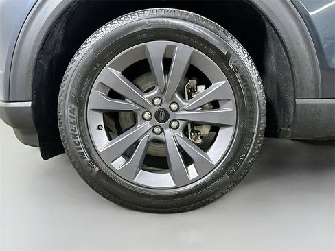 Used 2022 Ford Explorer XLT w/ Equipment Group 202A image 8