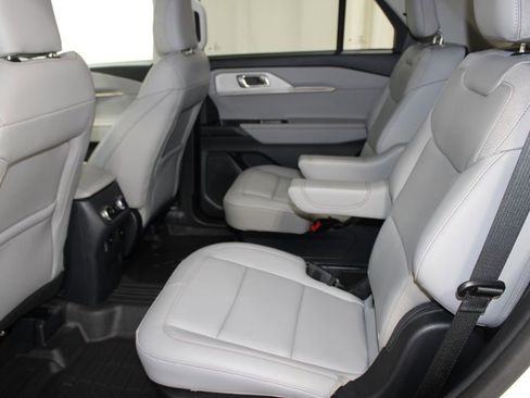 Used 2025 Ford Explorer Active w/ Active Comfort Package image 19