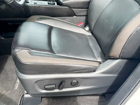Used 2024 Nissan Pathfinder SL AWD/4WD image 20