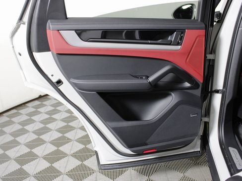 New 2026 Porsche Cayenne Coupe image 34