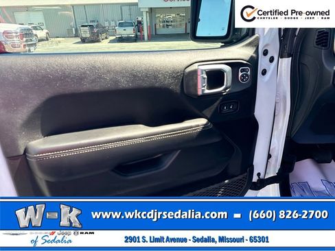 Used 2023 Jeep Gladiator Overland AWD/4WD image 17