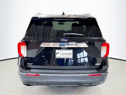 Used 2020 Ford Explorer XLT image 8