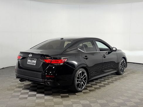 Used 2025 Nissan Sentra SR FWD image 9