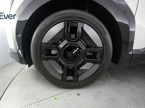 Used 2024 Kia EV9 GT-Line AWD/4WD image 19