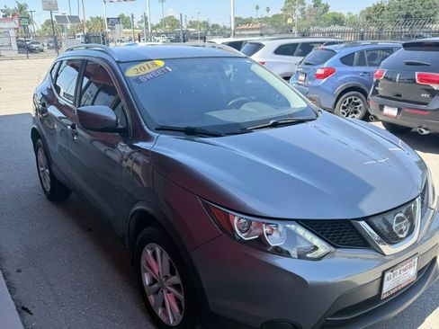 Used 2018 Nissan Rogue Sport SV FWD image 3