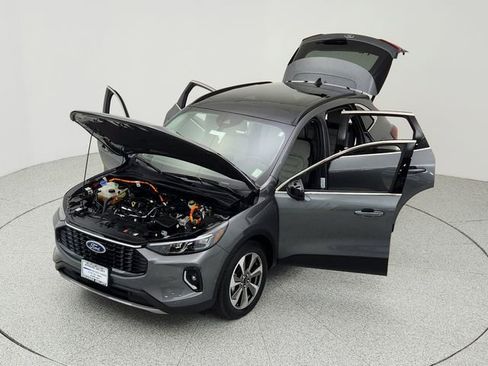 Used 2023 Ford Escape Platinum w/ Premium Technology Package image 25