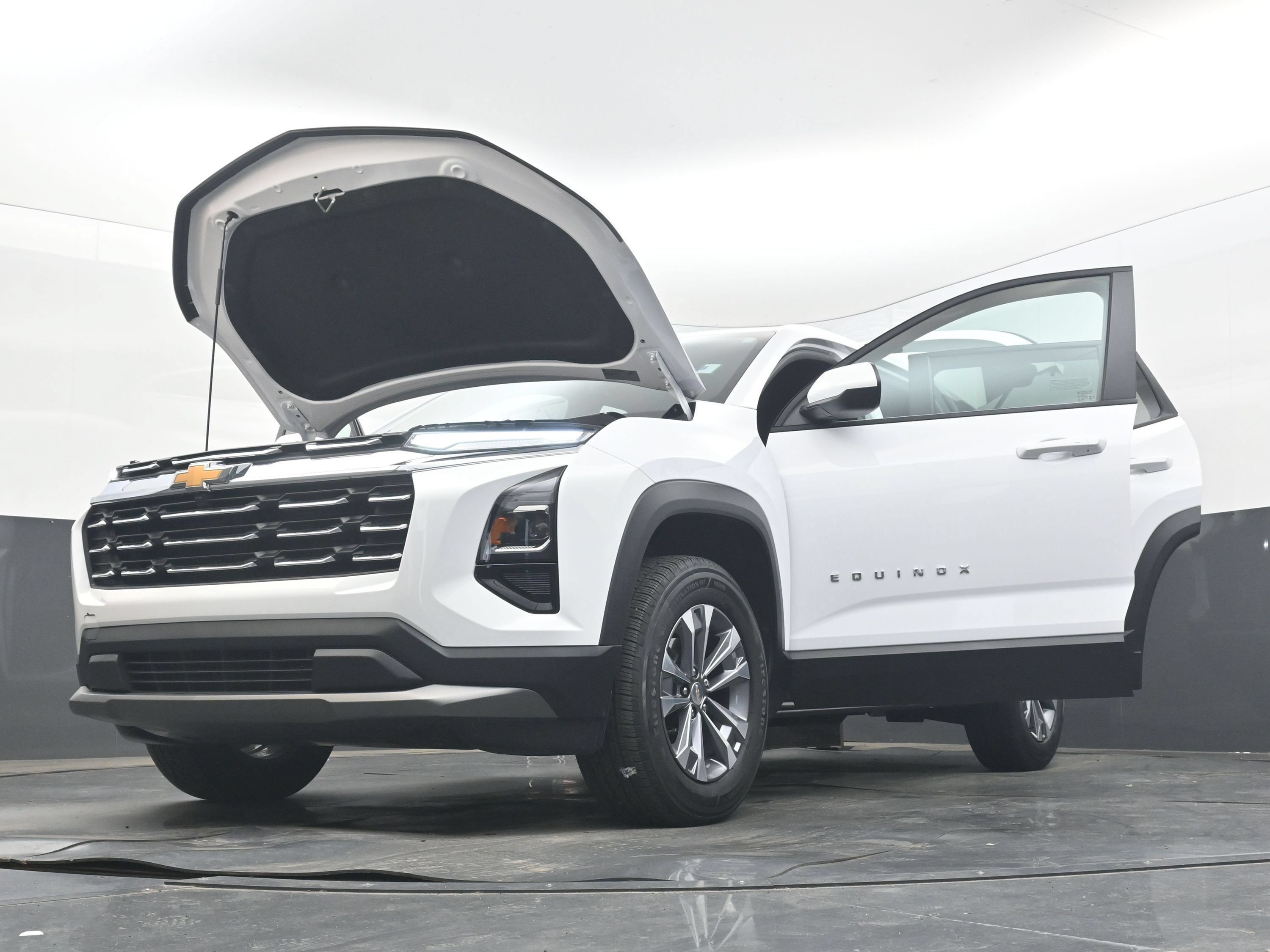 Used 2026 Chevrolet Equinox LT FWD image 43