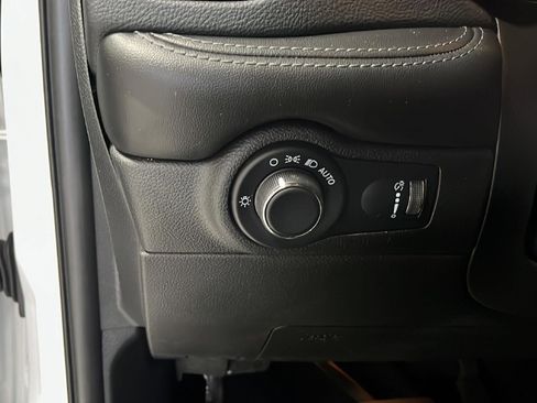 Used 2023 Dodge Durango SXT image 17