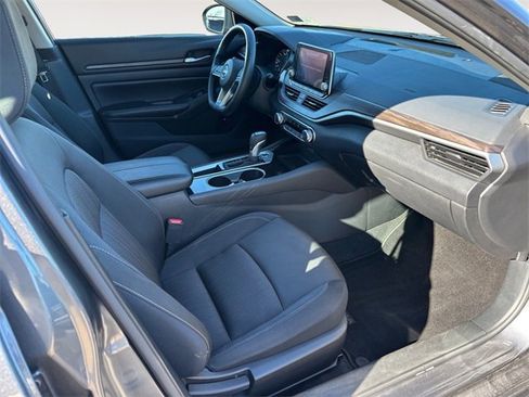 Used 2024 Nissan Altima 2.5 SV image 15