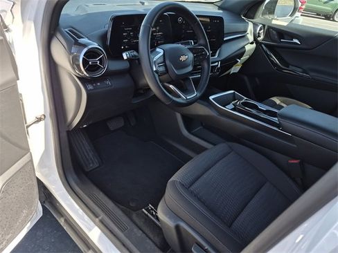 Used 2025 Chevrolet Equinox LT image 17