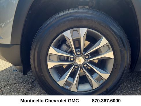 Certified 2026 Chevrolet Equinox LT FWD image 9