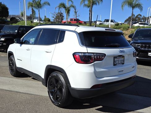 Certified 2022 Jeep Compass Latitude image 3