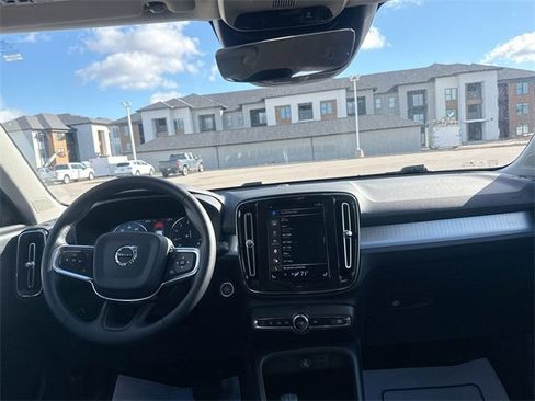 Used 2020 Volvo XC40 T5 Momentum image 27