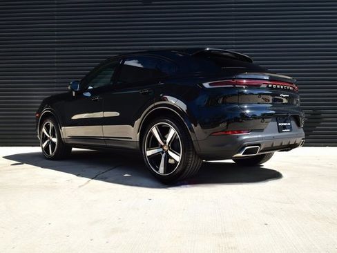 Certified 2025 Porsche Cayenne Coupe image 3