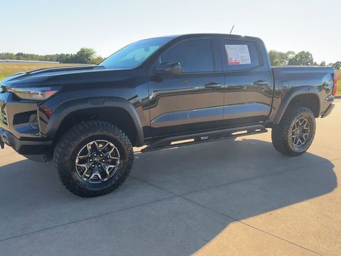 Used 2024 Chevrolet Colorado ZR2 w/ Technology Package AWD/4WD image 4