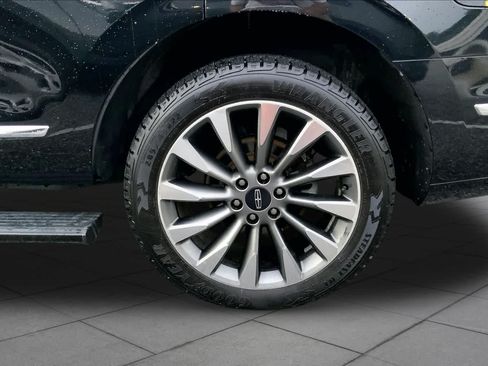 Used 2018 Lincoln Navigator Select w/ Technology Package RWD image 11