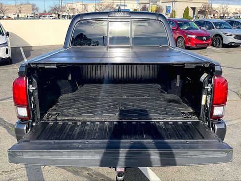 Used 2022 Toyota Tacoma SR image 35