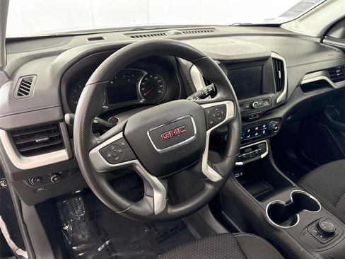 Used 2024 GMC Terrain SLE image 4