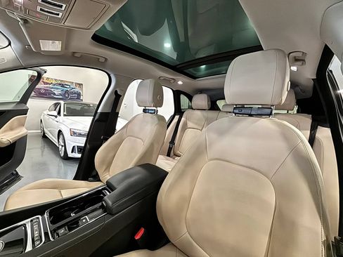 Used 2018 Jaguar F-PACE Premium AWD/4WD image 11