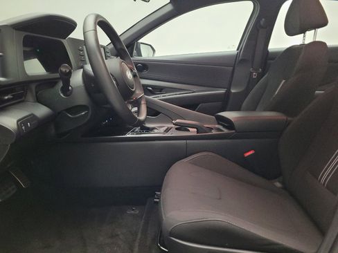 Used 2025 Hyundai Elantra Sport FWD image 17