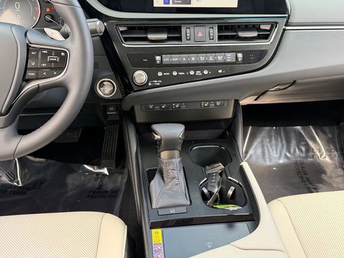 Certified 2025 Lexus ES 350 350 w/ Premium Package image 12