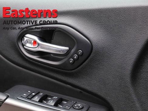 Used 2021 Jeep Cherokee Limited image 22