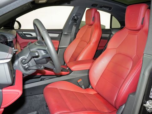 Certified 2025 Porsche Macan 4S Electric AWD/4WD image 5
